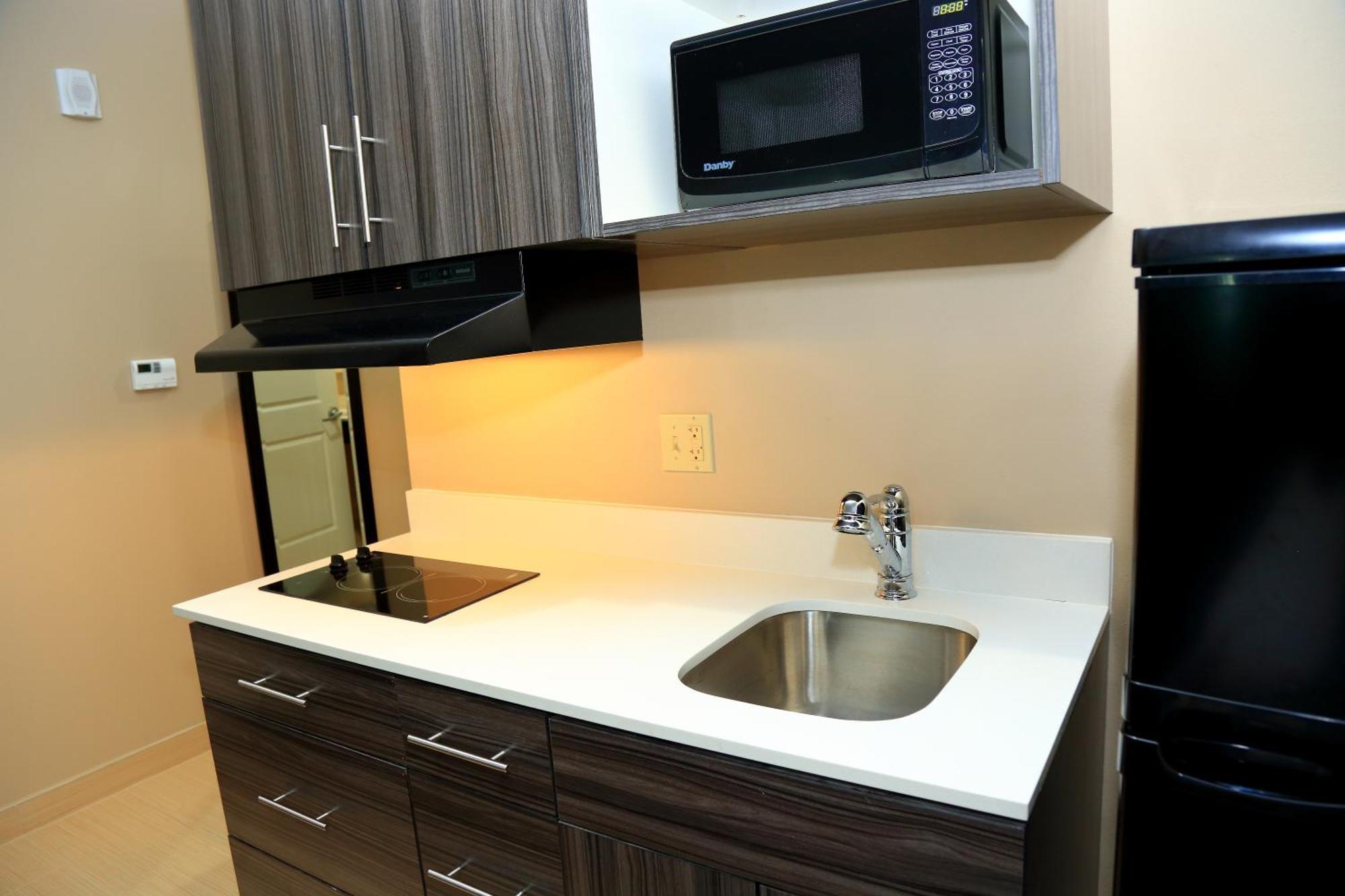 Americas Best Value Inn & Suites-Prairieville Eksteriør bilde
